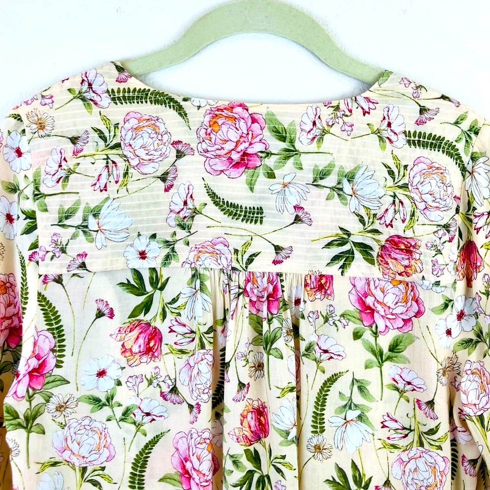 DR2 Floral Print V-Neck Blouse - Picture 5 of 8